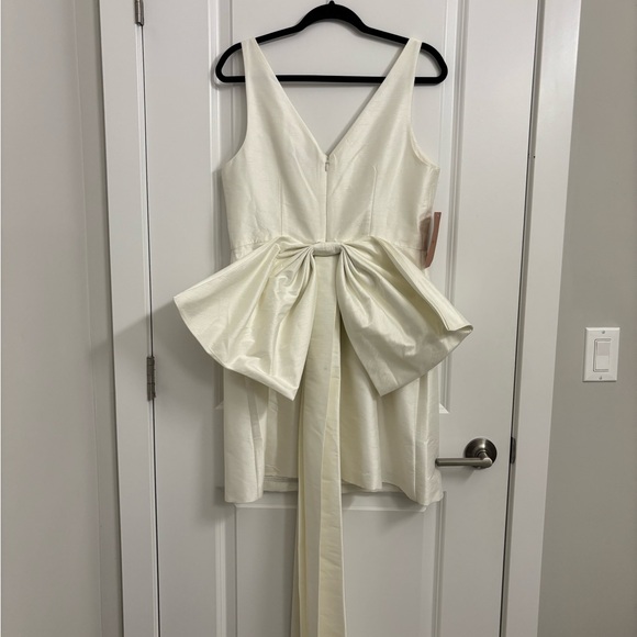 Sachin + Babi White Bow Train Wedding Dress - Picture 6 of 7